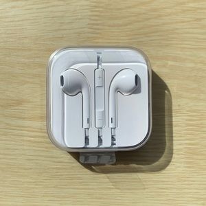 Never used Apple headphones with aux jack
